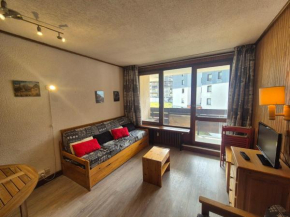 Studio lumineux proche pistes, commerces, balcon - FR-1-502-587